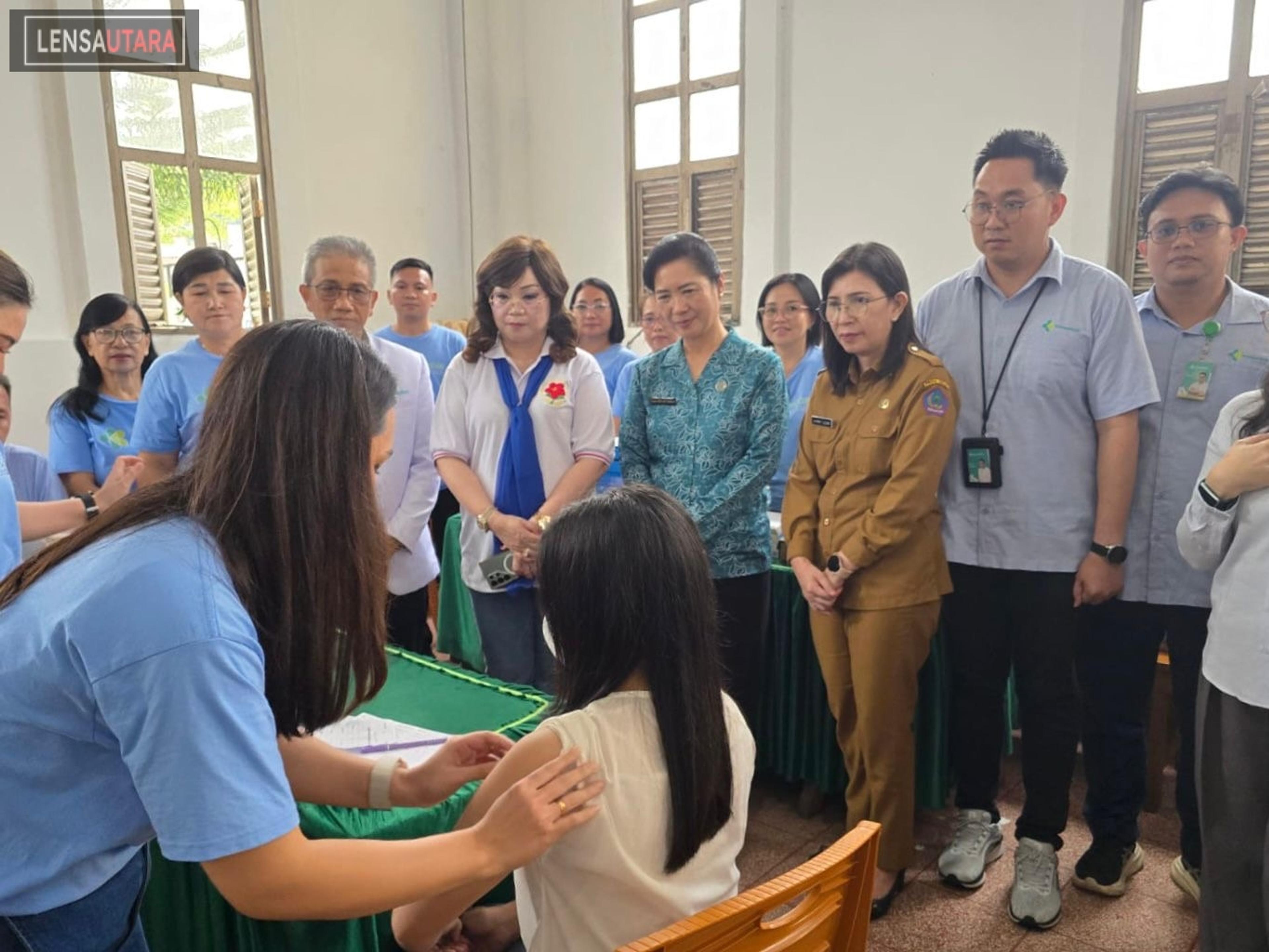 Persatuan Wanita Kawanua Jakarta bersama Pemerintah Kota Tomohon Sukses Salurkan 500 Vaksin HPV Gratis