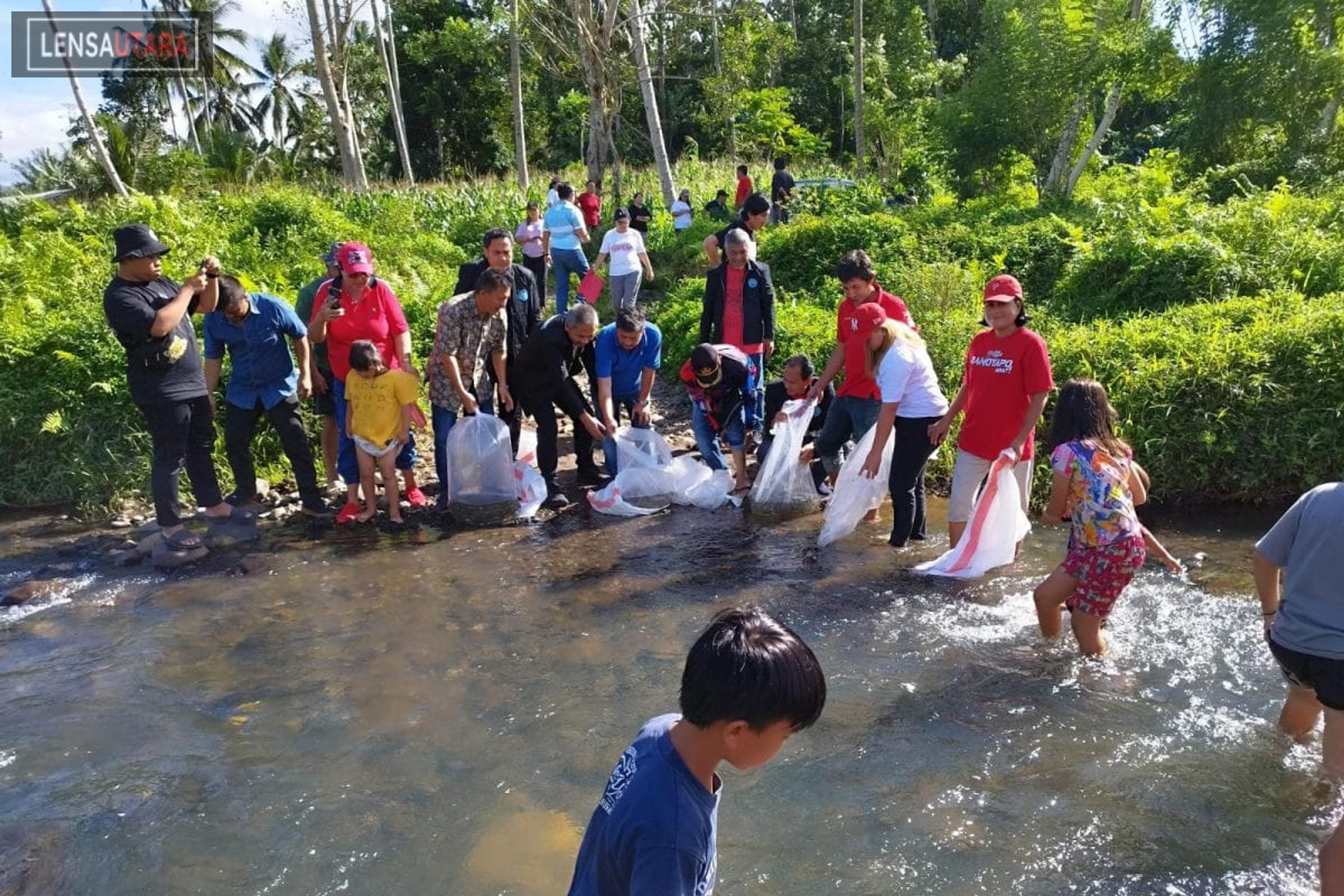 ISKINDO Sulut Tebar Benih Ikan di Sungai Tumicakal Minahasa Selatan