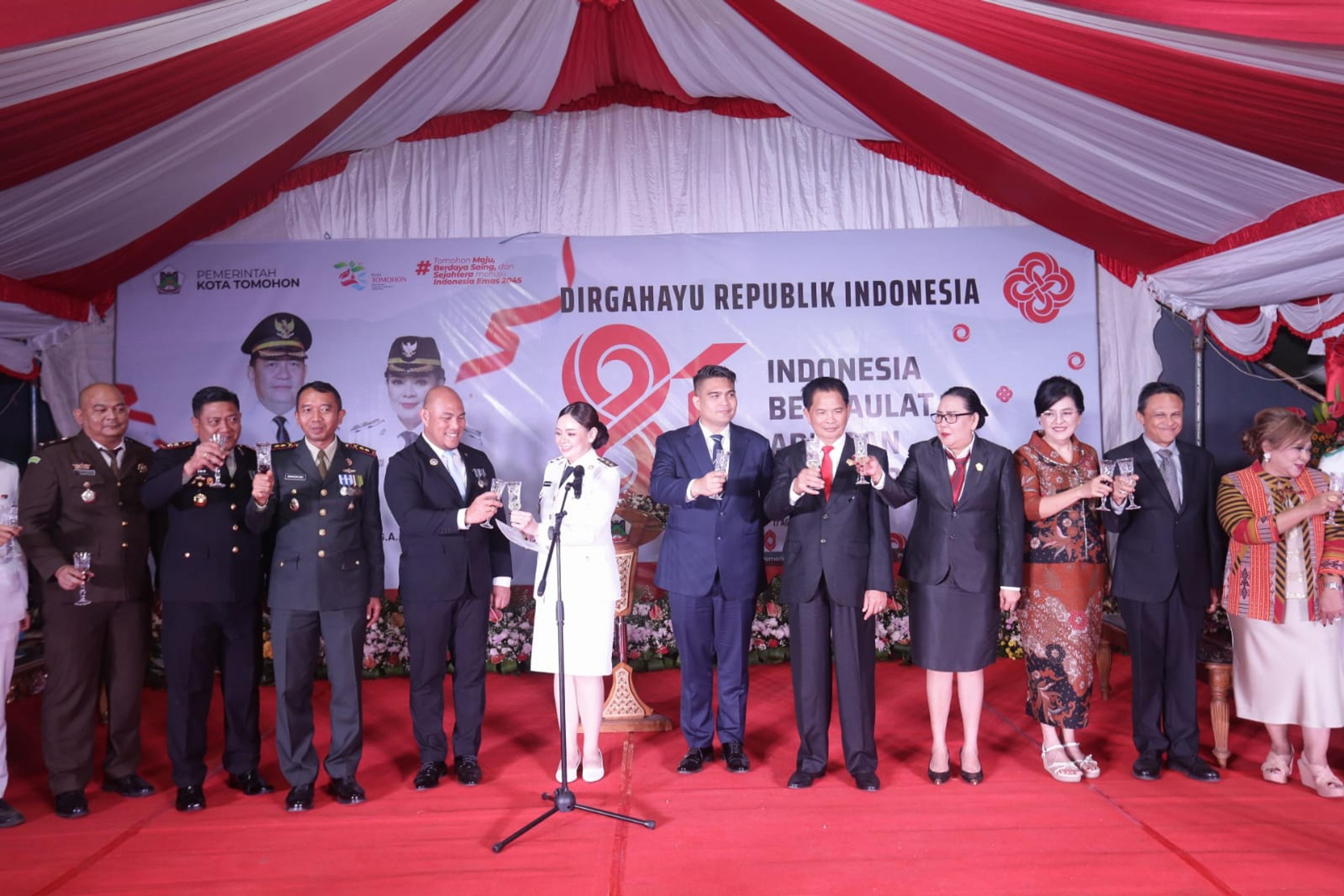 Wali Kota Tomohon Sendy Rumajar menghadiri Malam Toast Kenegaraan dalam rangka memperingati Hari Ulang Tahun ke-81 Proklamasi Kemerdekaan Republik Indonesia, Stadion Babe Palar. (Ist)