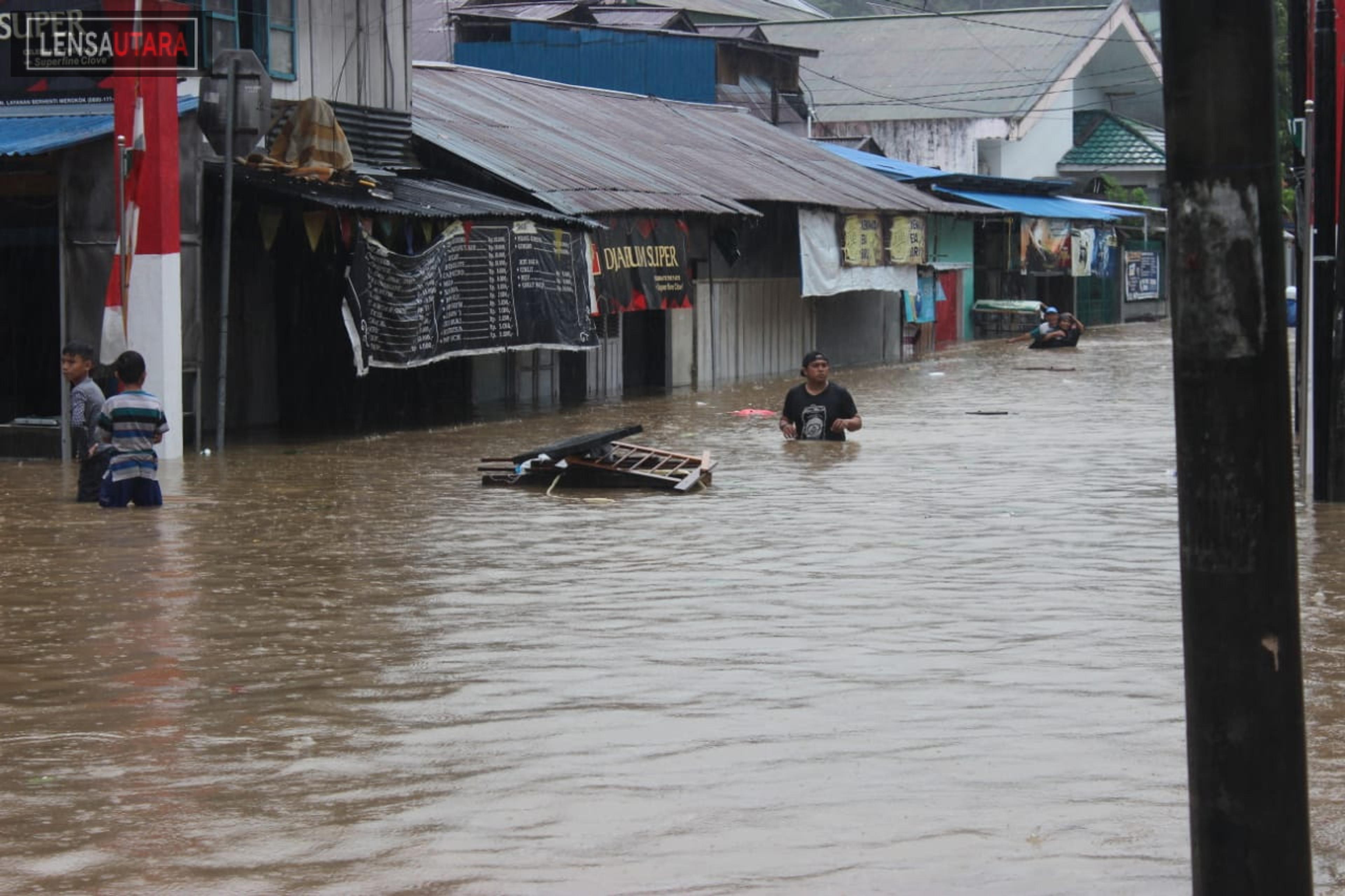 Hujan Deras, Banjir dan Longsor Terjadi di Kota Manado