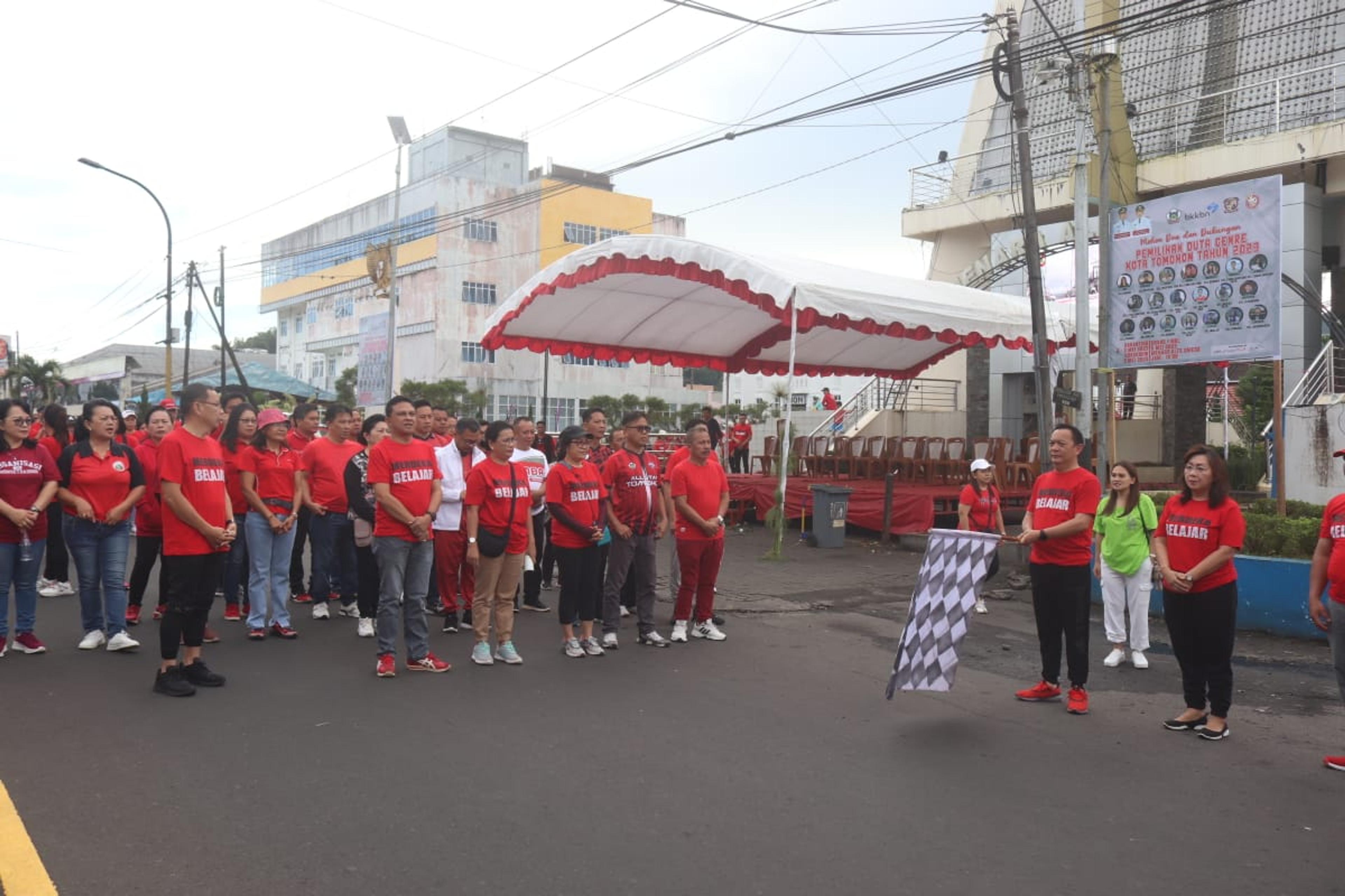 Puncak Hardiknas, Pemkot Tomohon Gelar Jalan Sehat Bersama