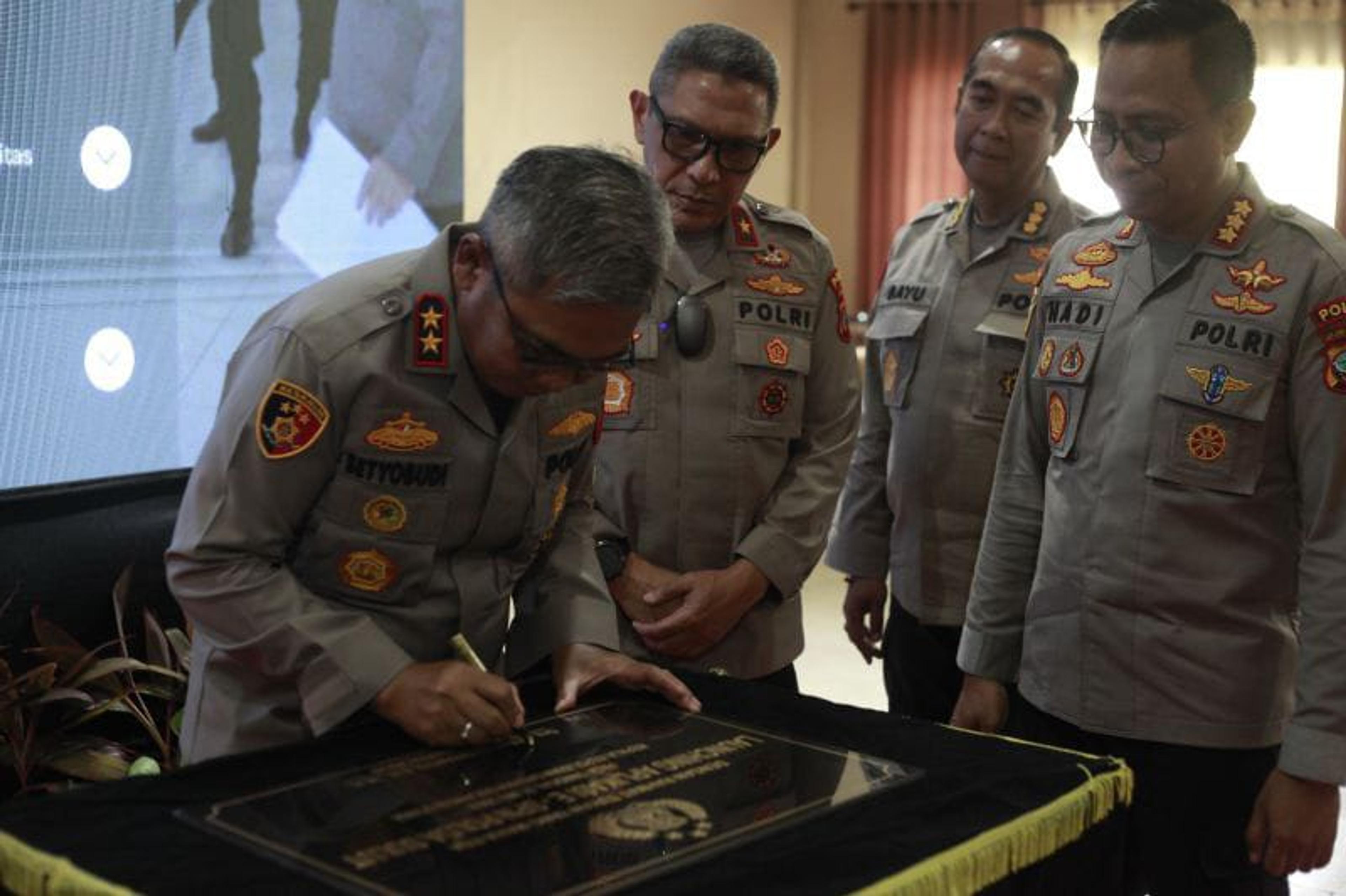 Kapolda Setyo Budiyanto Luncurkan Aplikasi E-SPN Polda Sulut