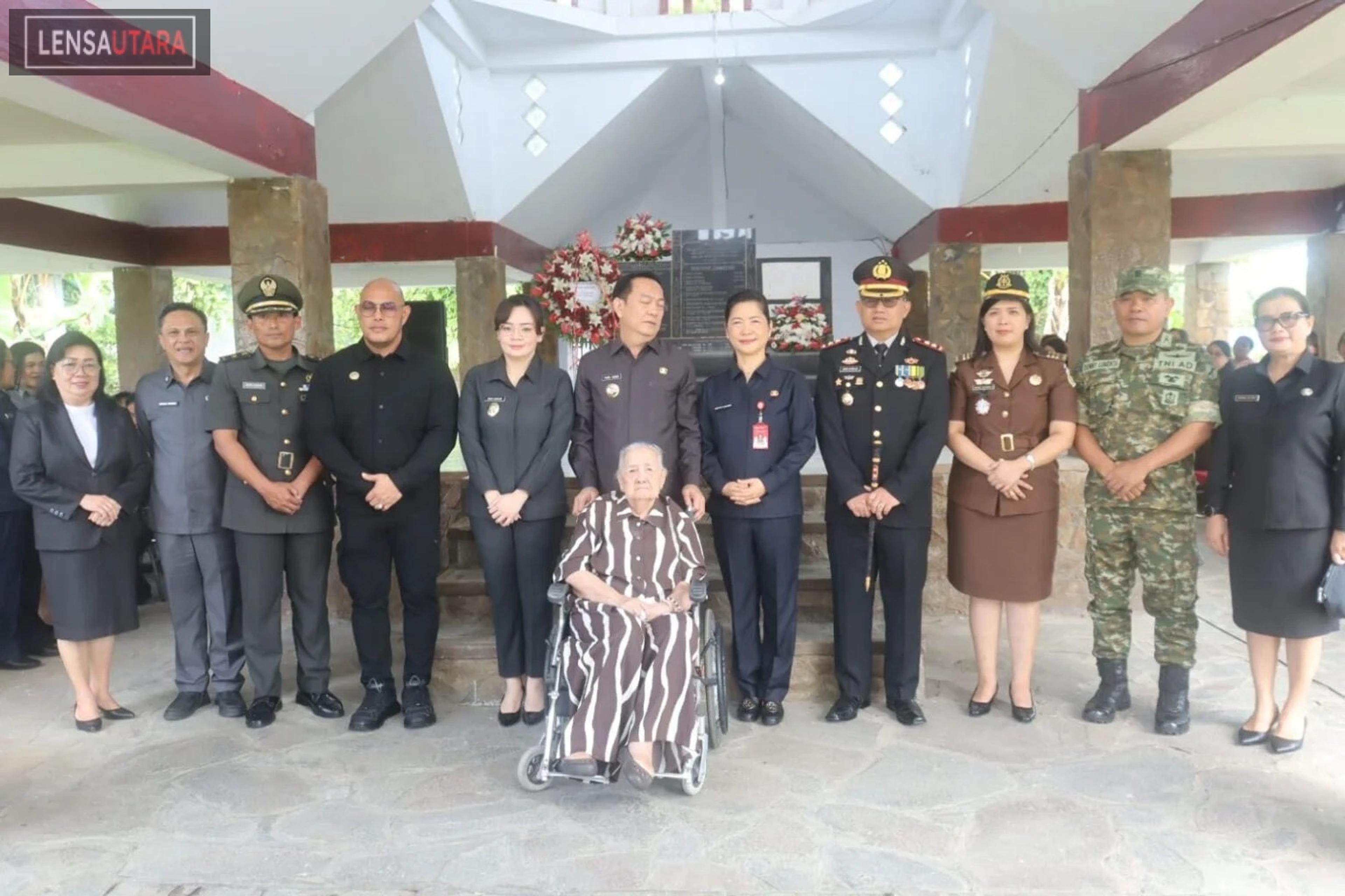 Jelang HUT Kota Tomohon ke-23, Caroll-Sendy dan Forkopimda Ziarah ke Makam Mantan Bupati Minahasa dan Walikota Tomohon