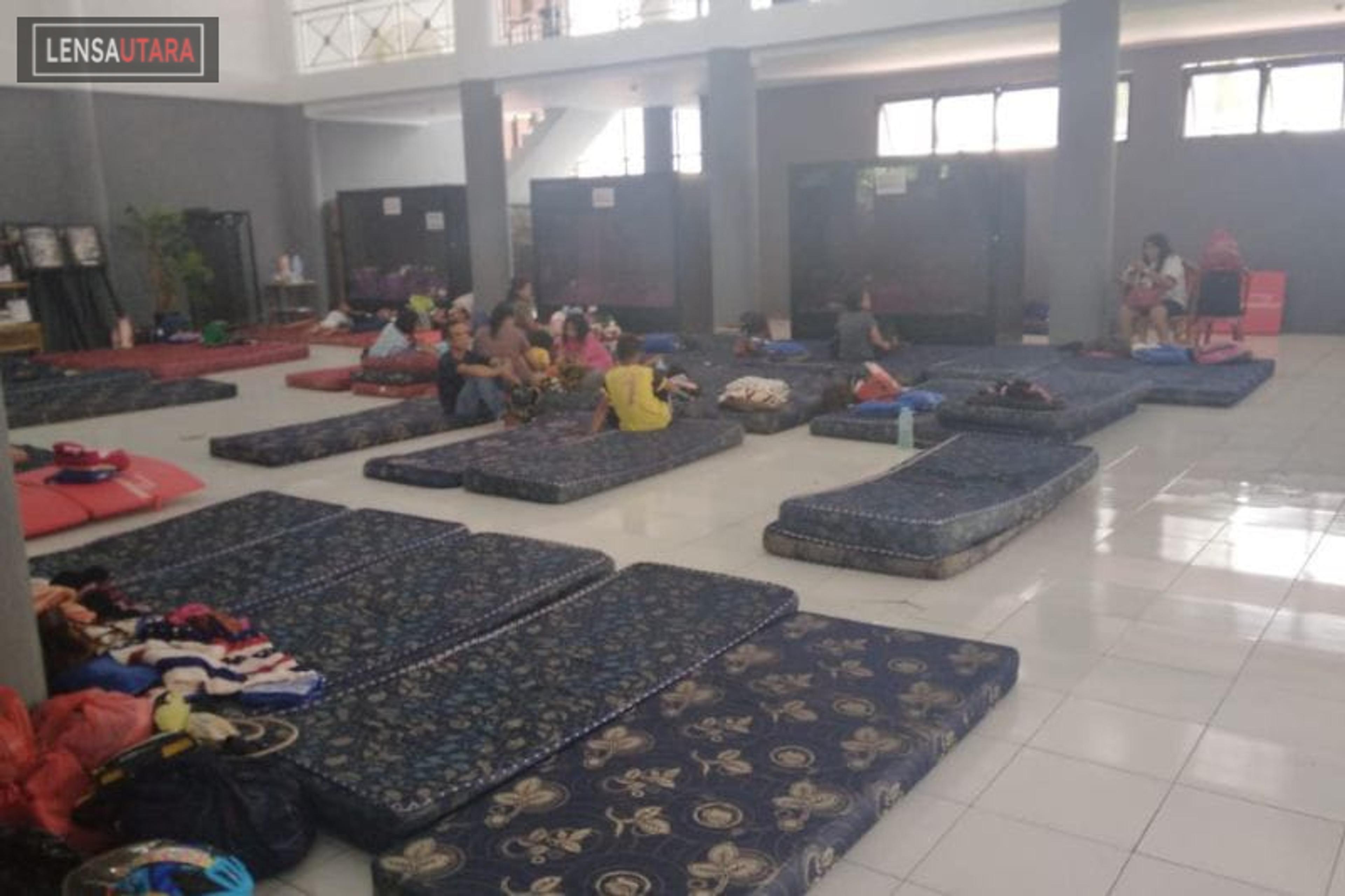 77 Warga Sitaro Masih Mengungsi Setelah Karangetang Erupsi