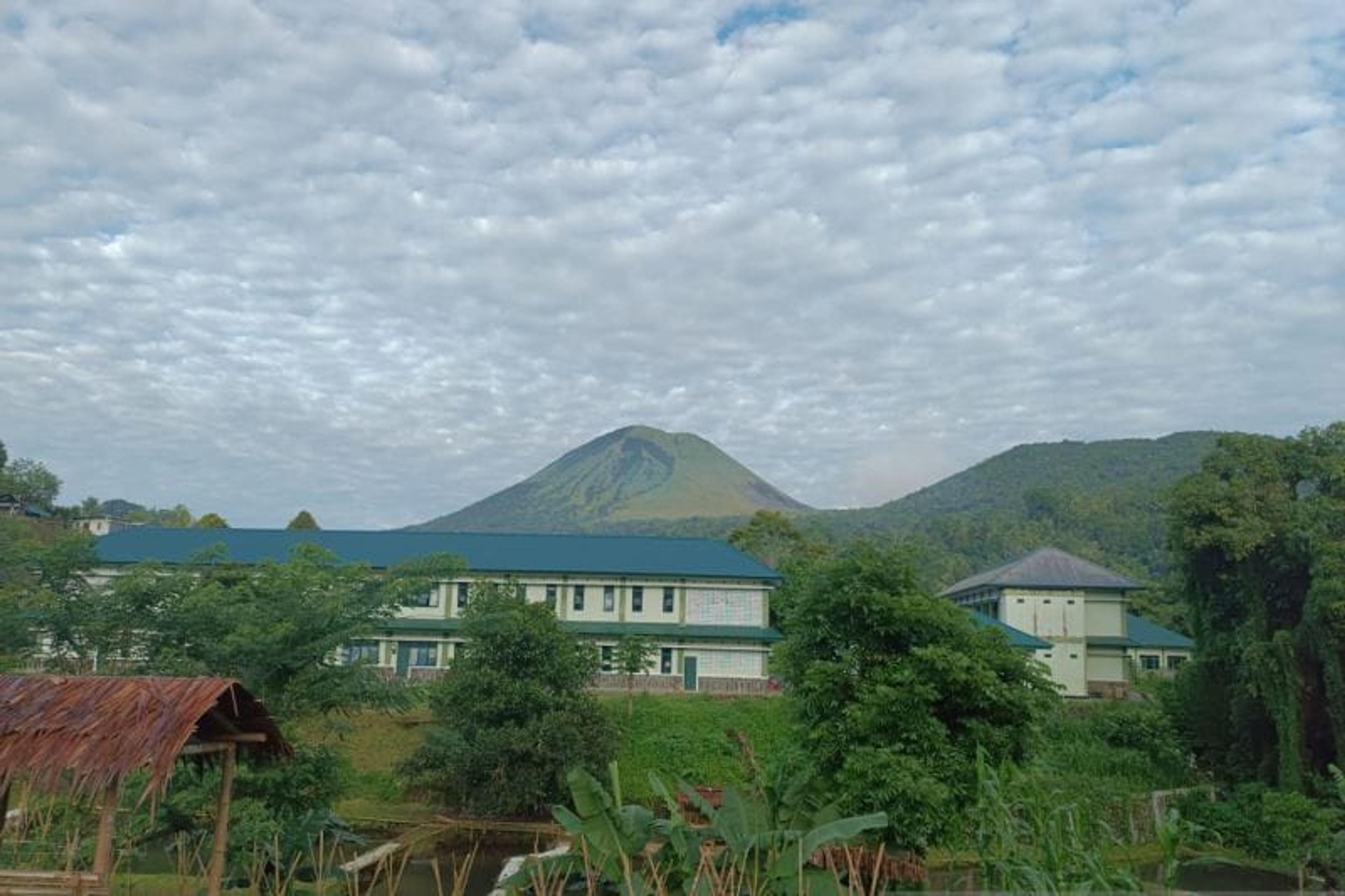 Badan Geologi Mengingatkan Warga Tidak Dekati Kawah Tompaluan-Lokon
