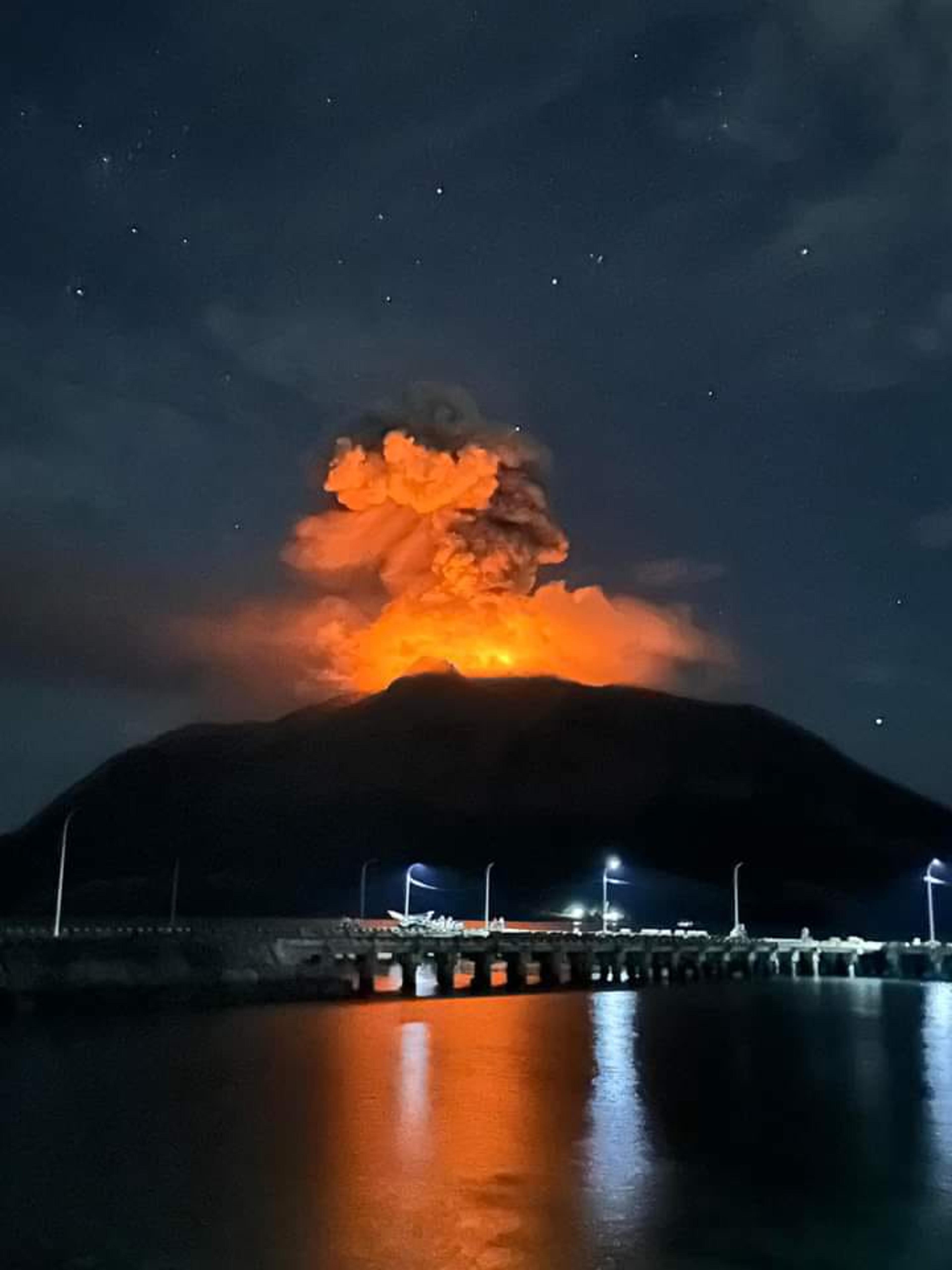 Akibat Gunung Ruang Meletus, Bandara Samrat Manado Ditutup Sementara