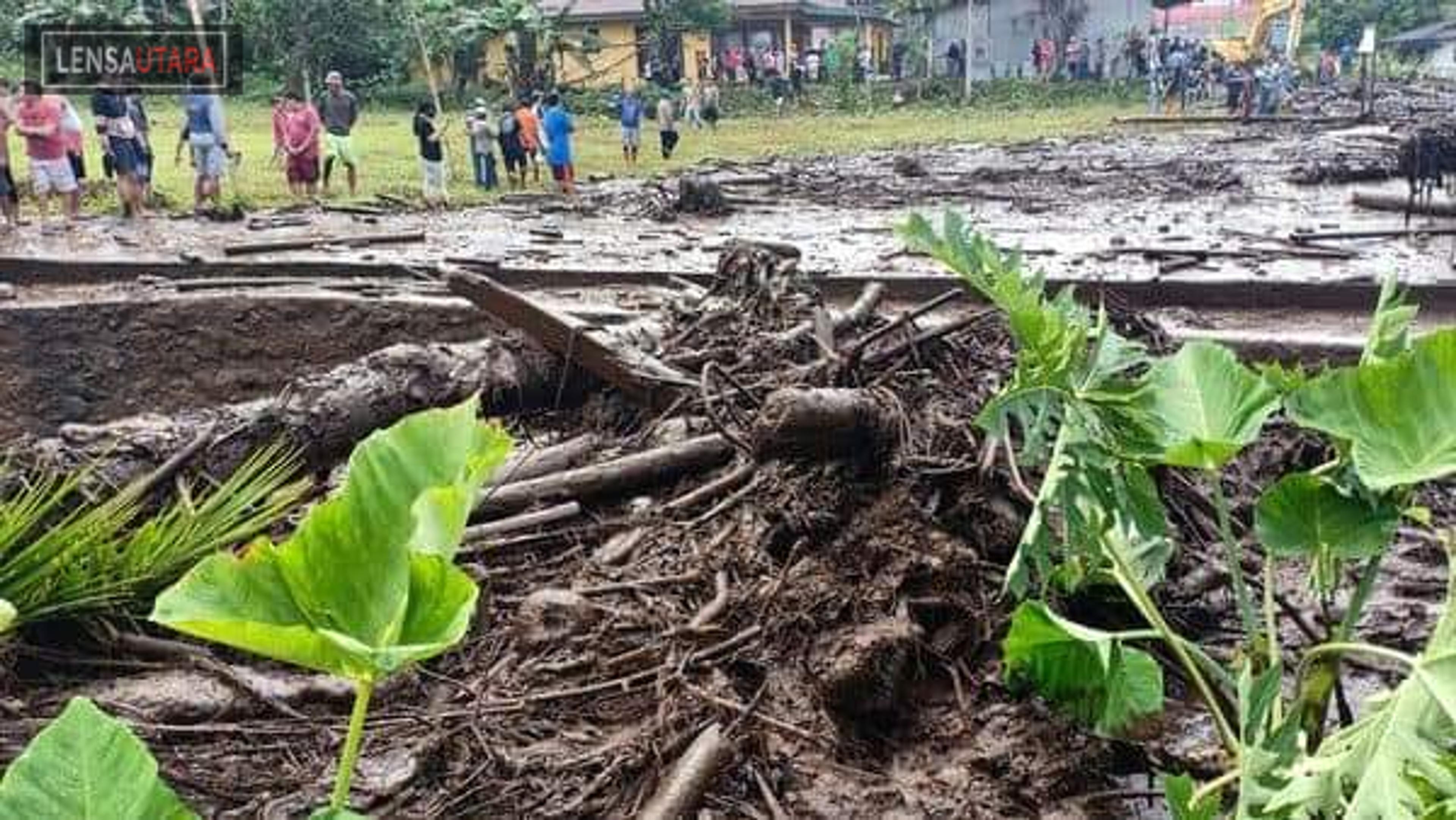 Banjir Bandang Landa Desa Klabat Dimembe, Akses Jalan Ke Bitung Terputus