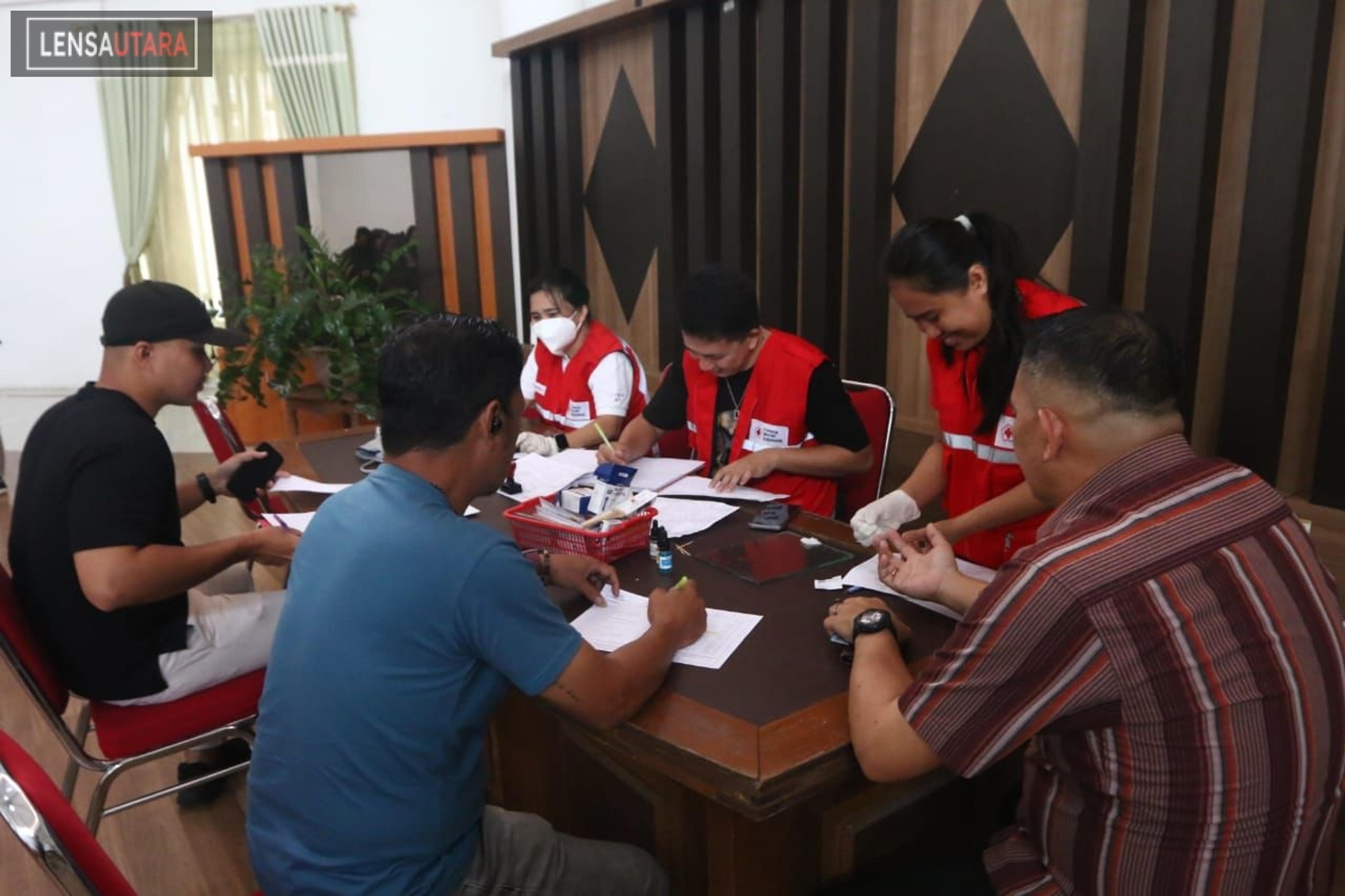 PMI dan Pemkot Tomohon Ajak Pegawai Donor Darah untuk HUT PGI