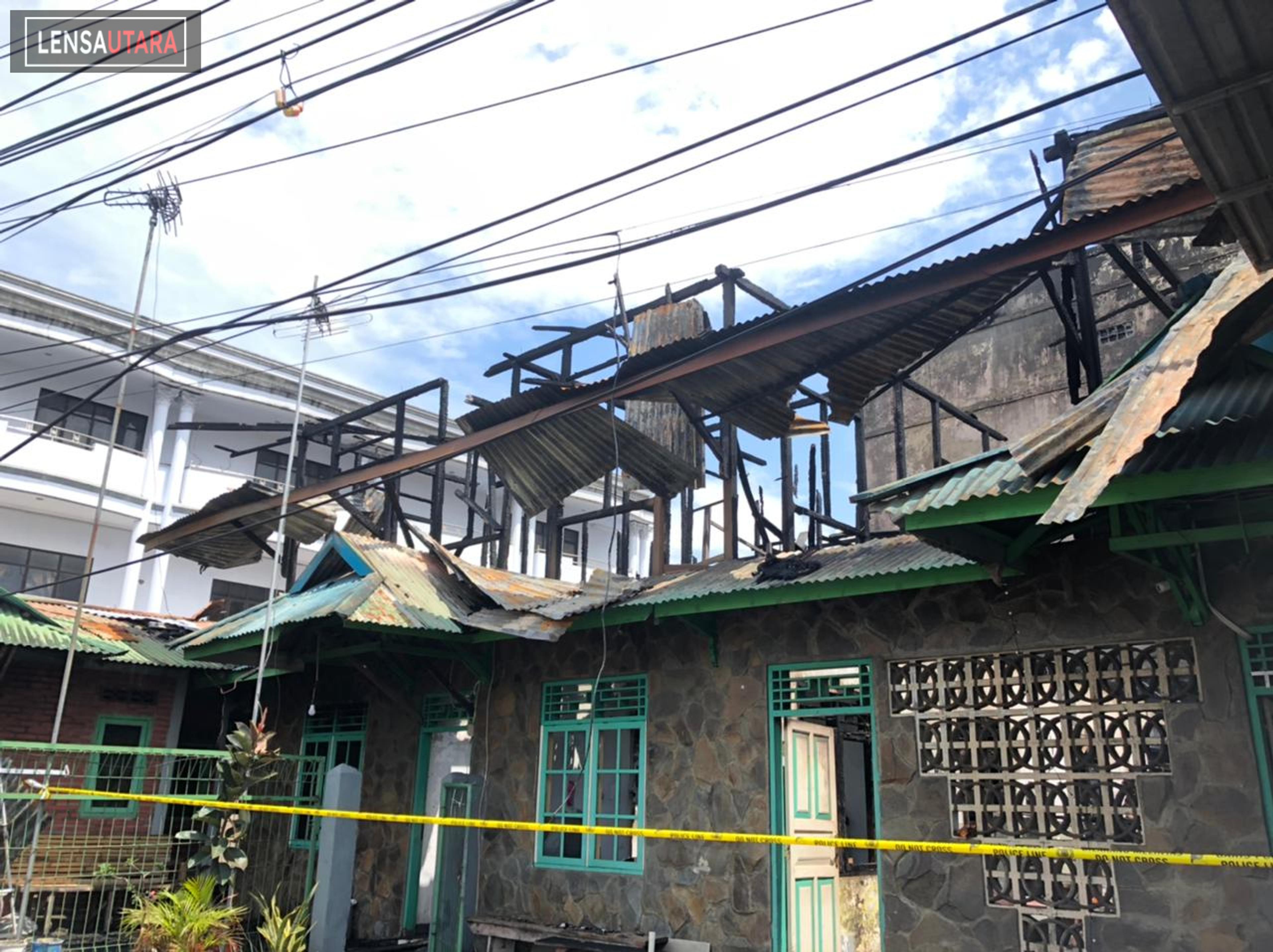 Kebakaran Rumah Kos di Bahu Hanguskan Ijazah SD sampai S2