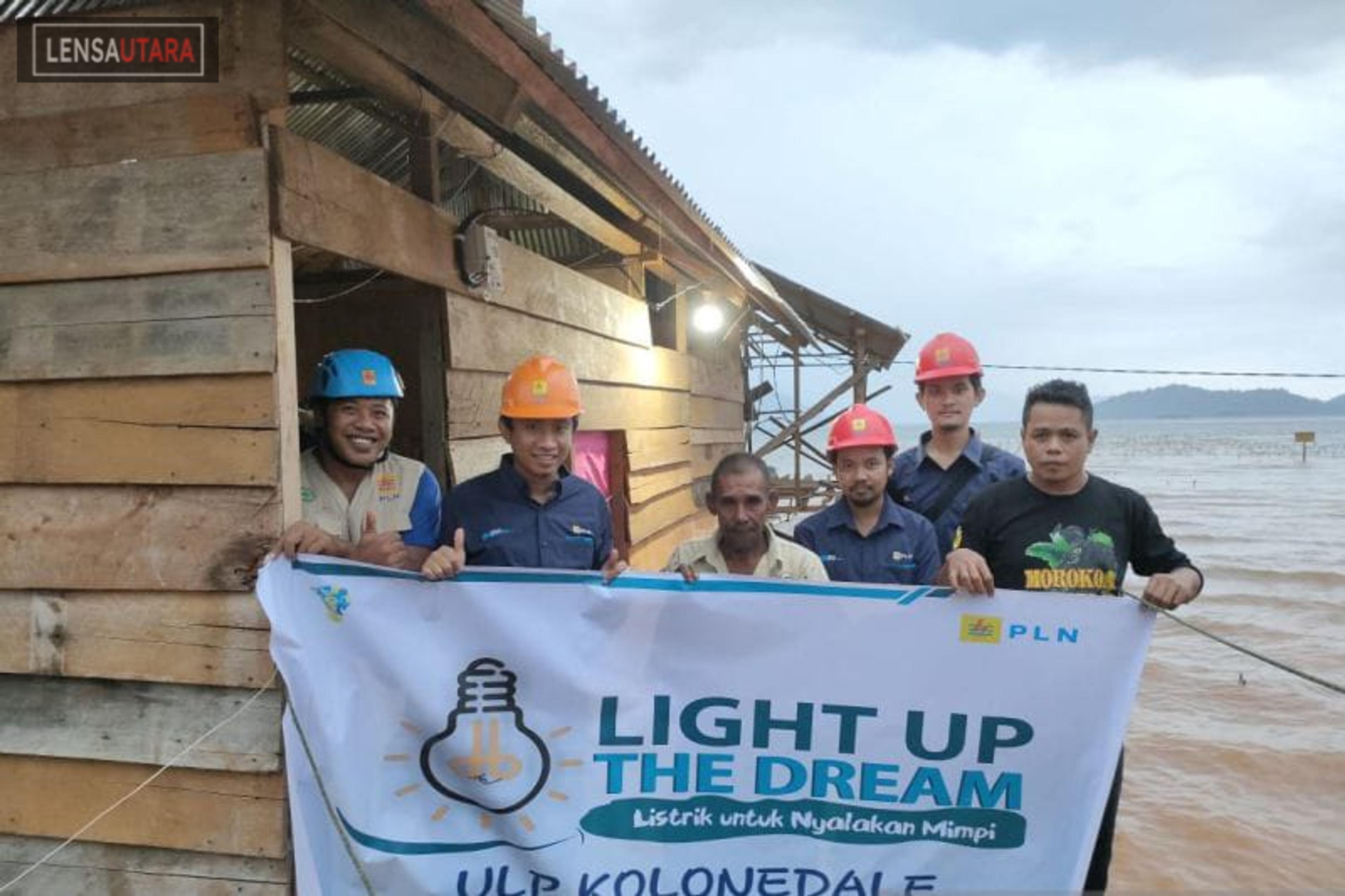 PLN Suluttenggo Bantu Pasang Listrik Gratis Warga Kurang Mampu