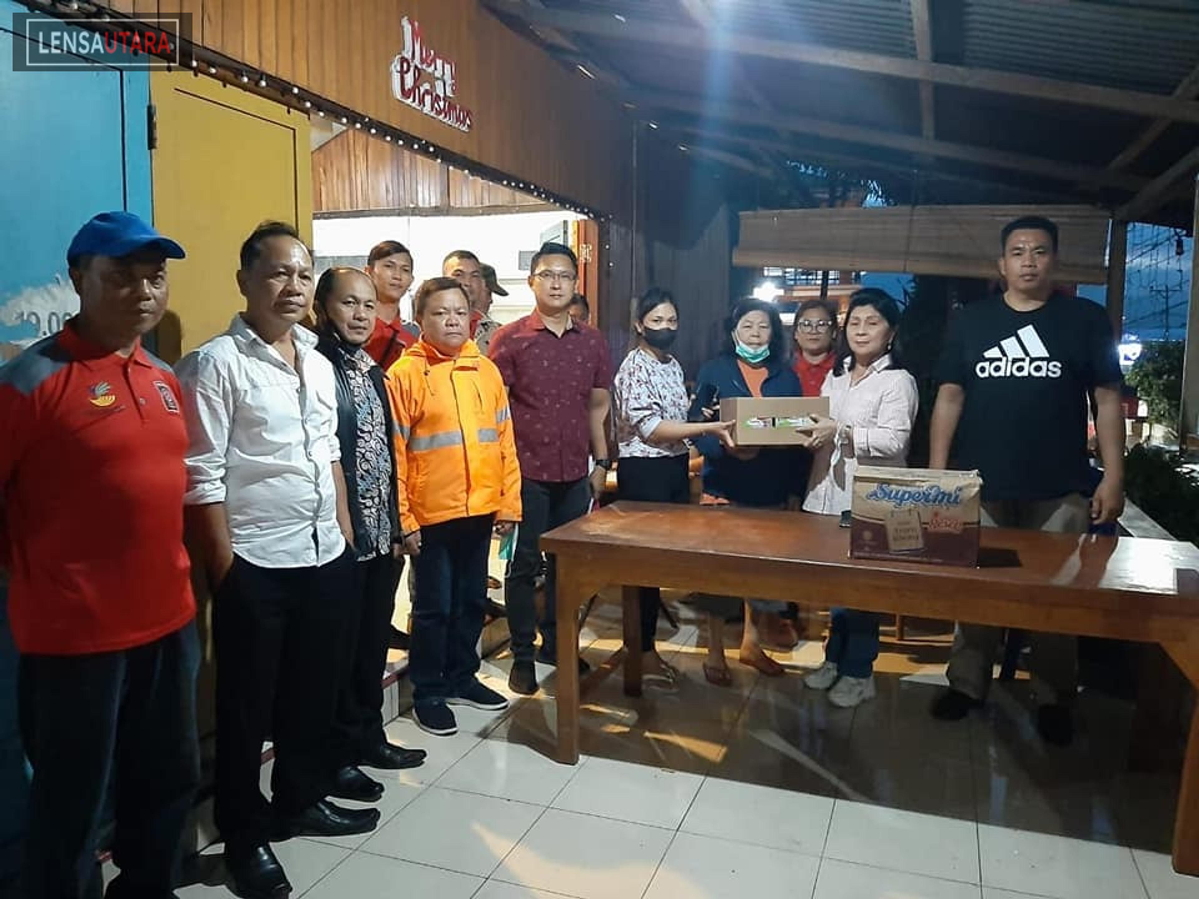 Pemkot Tomohon Salurkan Bansos Kepada Korban Kebakaran di Matani Satu