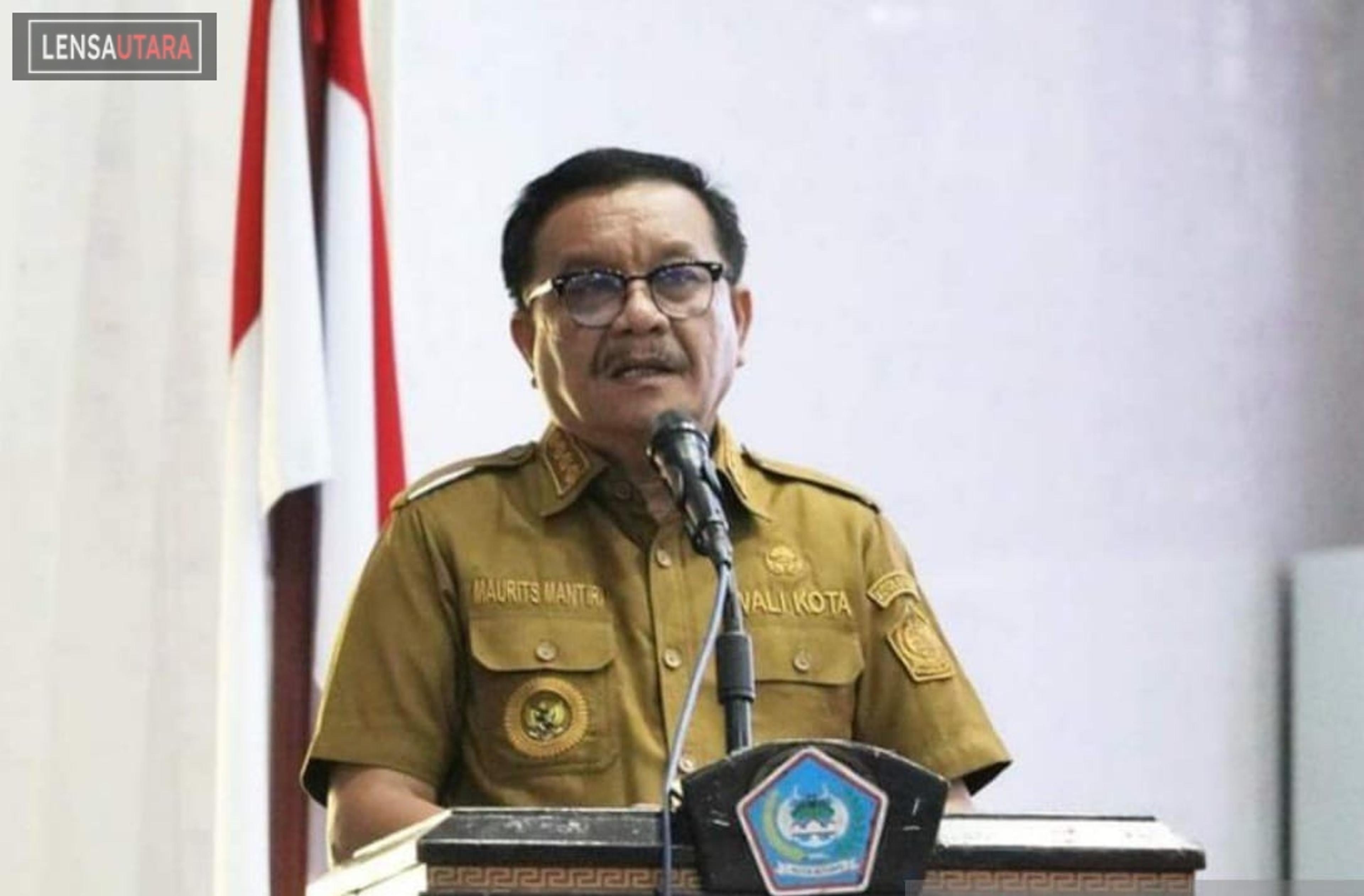 Pemkot Serahkan Sertifikat Retribusi Tanah di Bitung