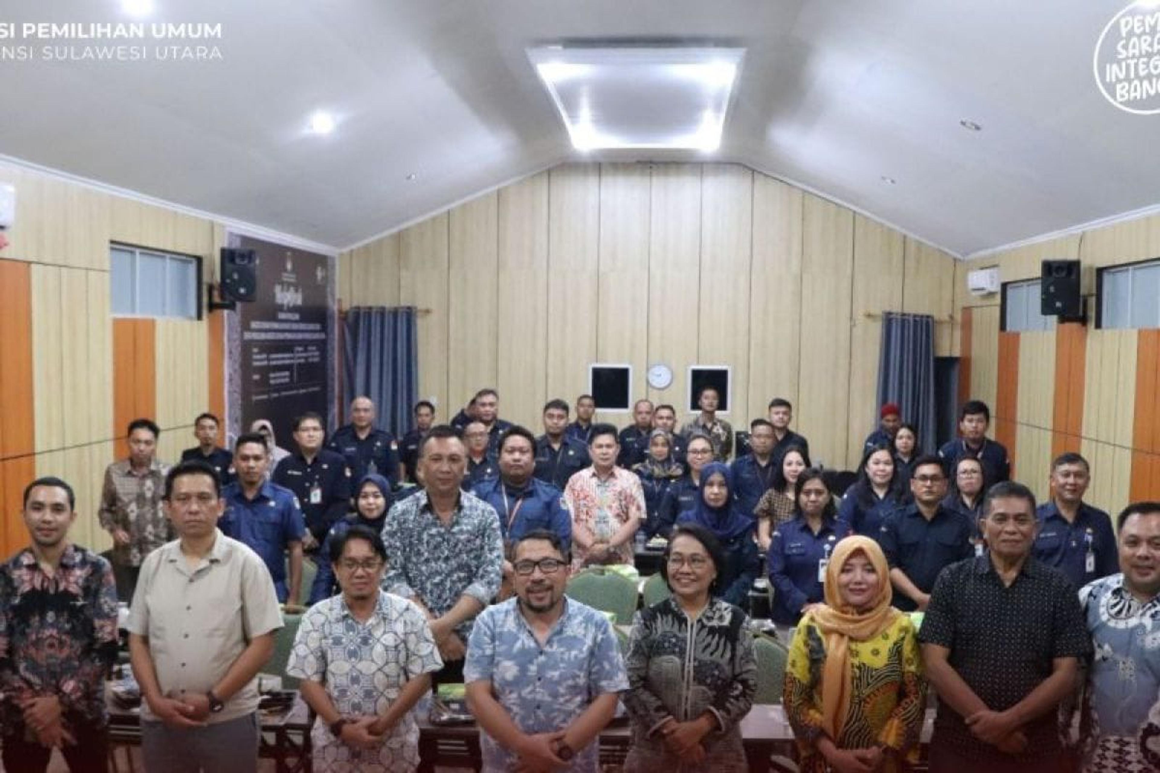KPU Sulawesi Utara Serahkan Hasil Akhir Verifikasi Administrasi Calon DPD-DPRD