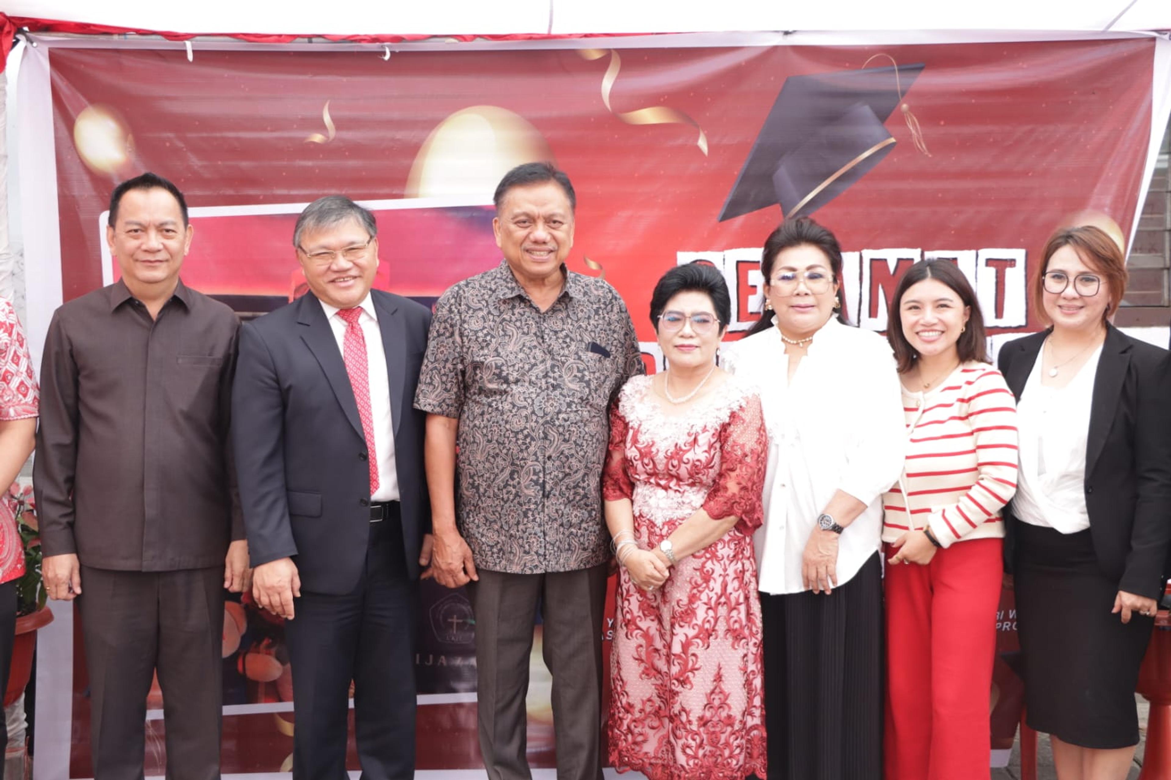 Pdt. Vanny Suoth Raih Doktor, Caroll Senduk Ucapkan Selamat