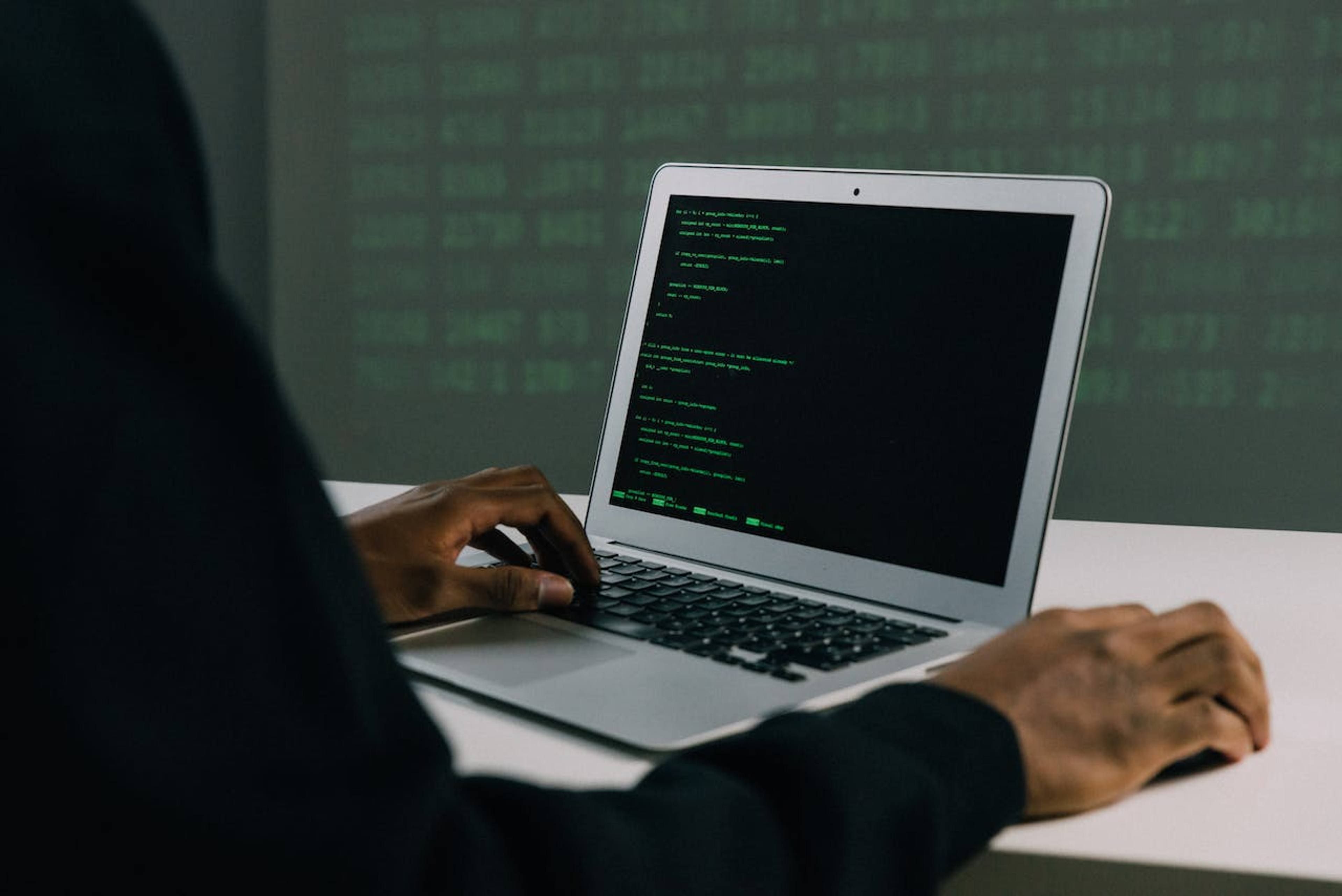 Conscientização em Segurança: Protegendo Ativos Digitais e Gerenciando Vulnerabilidades
