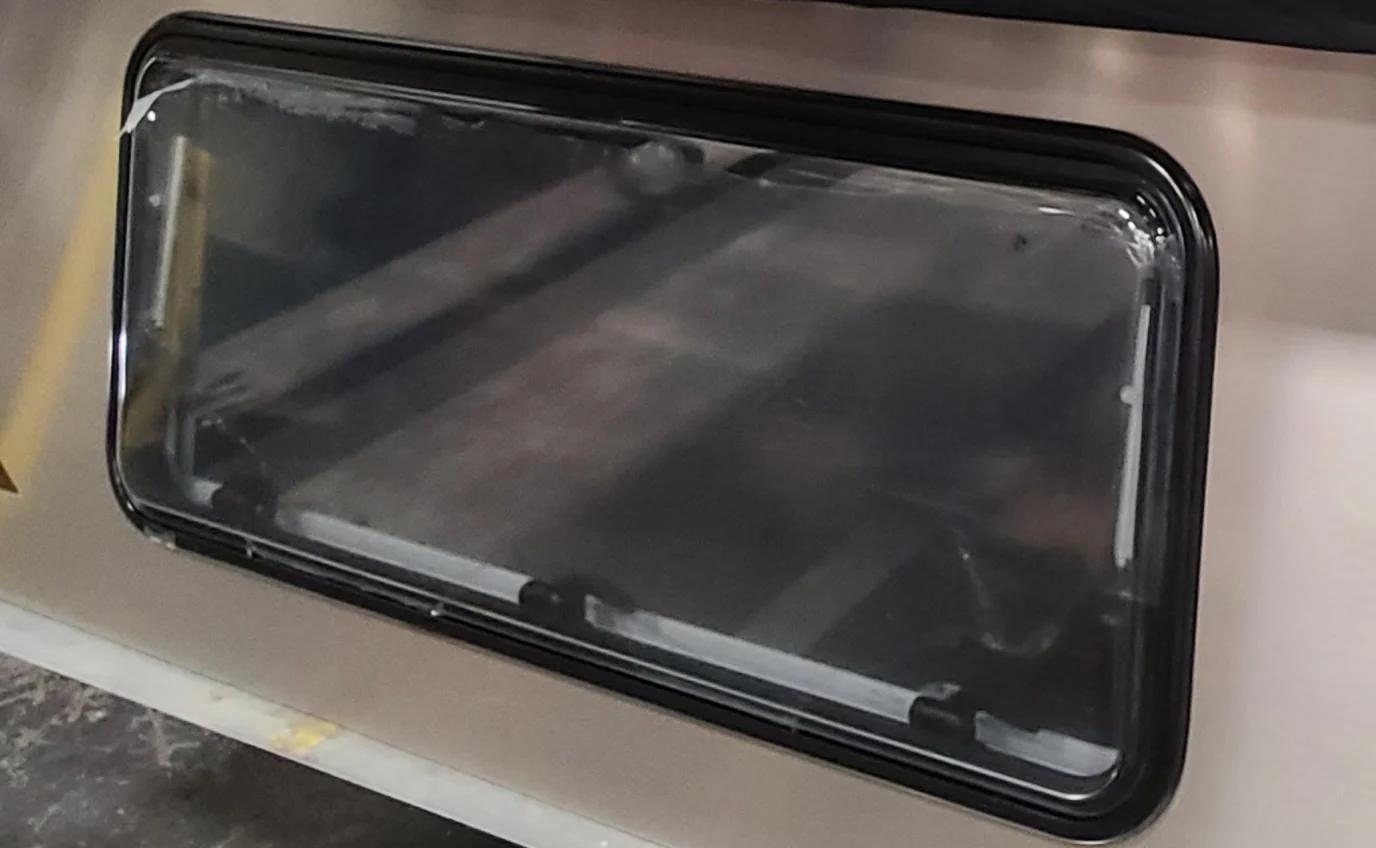 Tern Overland Euro Window with bug screen and privacy screen