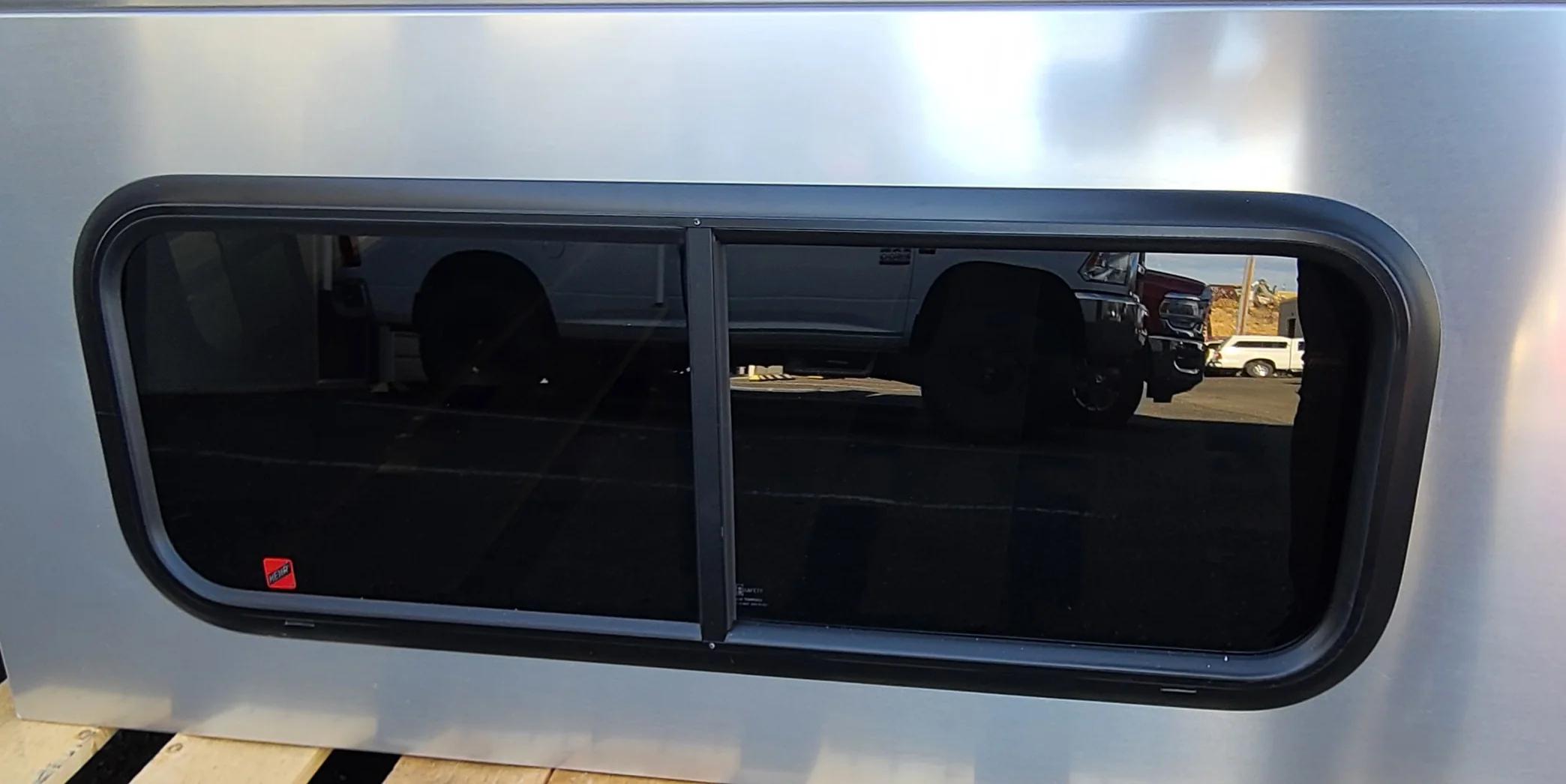 Tern Overland Acrylic Half Slider with fixed bug screen