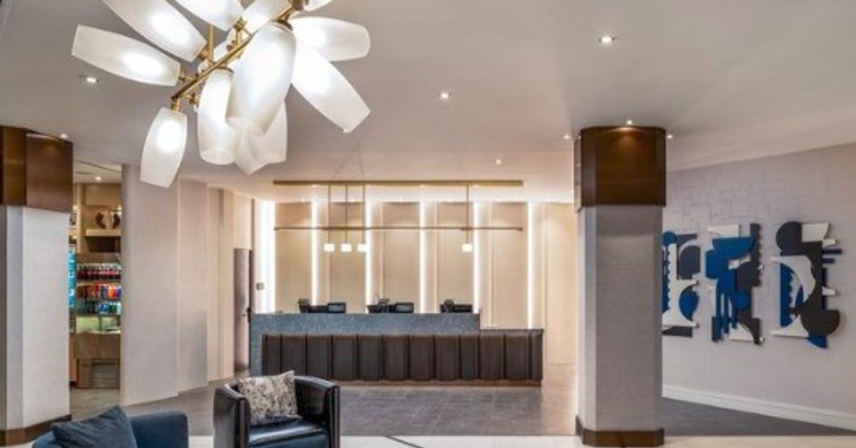 ✨ Elevate your hotel spaces with our custom lighting solutions! From sleek pendant fixtures that create a warm welcome at the reception to bold geometric cha…