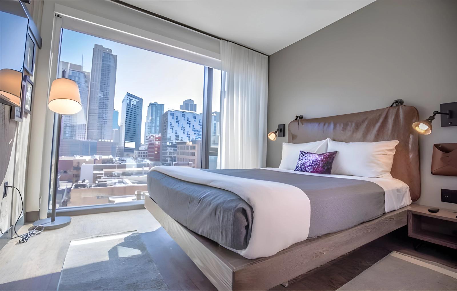 Moxy Chicago