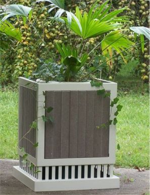 Cosmopolitan Planter