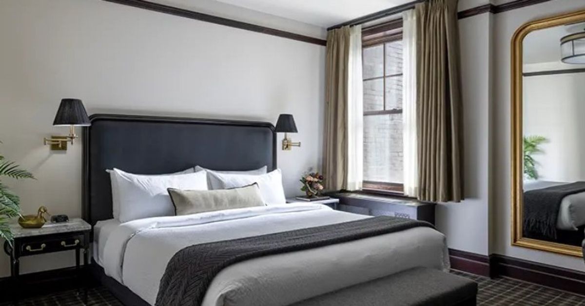 Our custom hotel lighting transforms every space, creating an ambiance of warmth, sophistication, and comfort. From elegant bedside fixtures to statement cha…