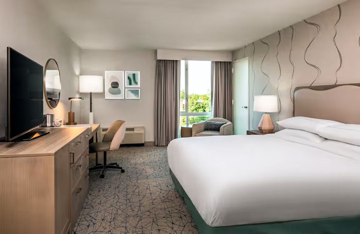 From elegant floor lamps to sophisticated table lamps and sleek sconces, our custom lighting solutions bring warmth, style, and functionality to this stunnin…