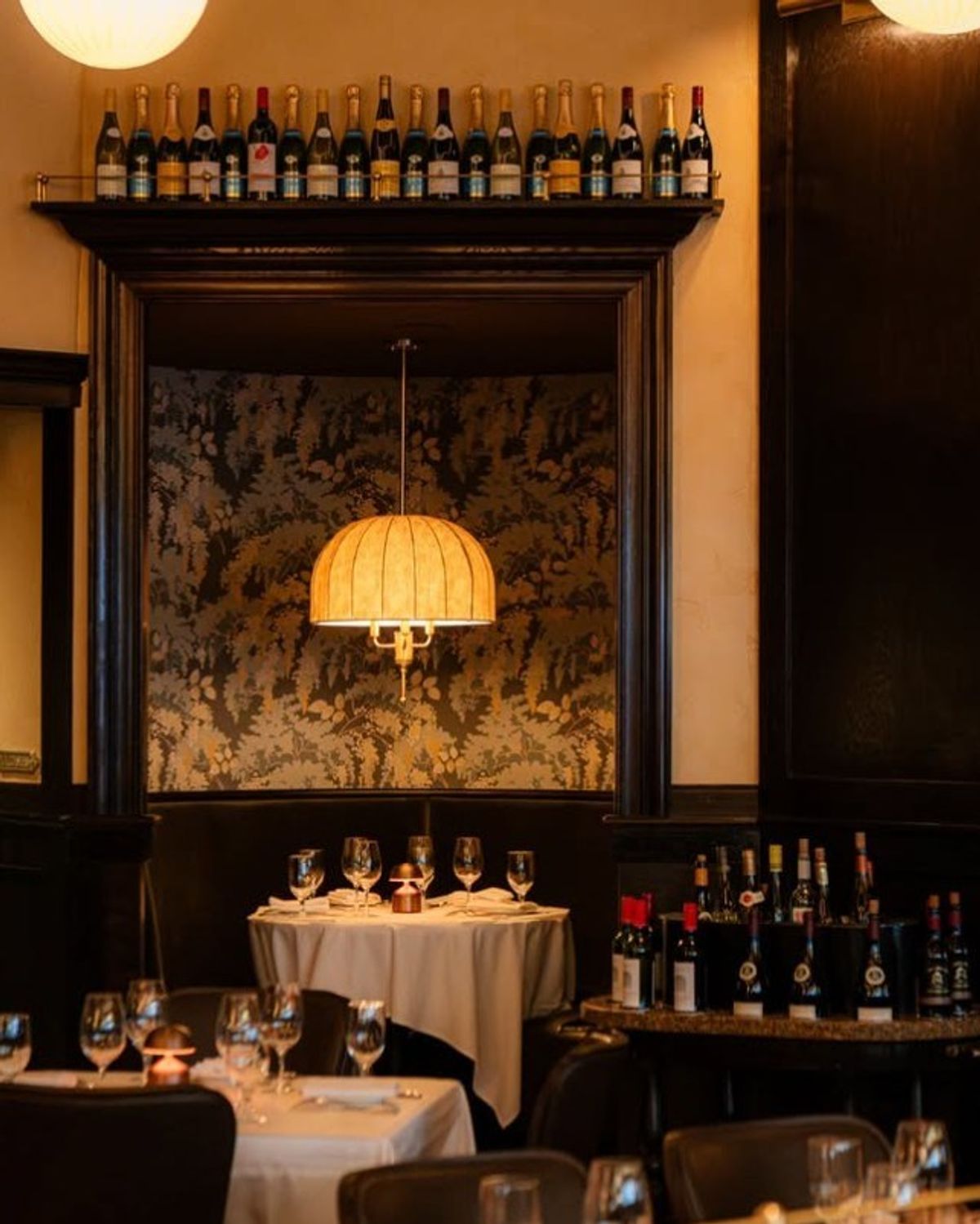 Warm, intimate ambiance—down to the last detail. ✨
At @monamigabibethesda in Bethesda, MD, we created small bar-top lamps that bring a soft glow to every po…