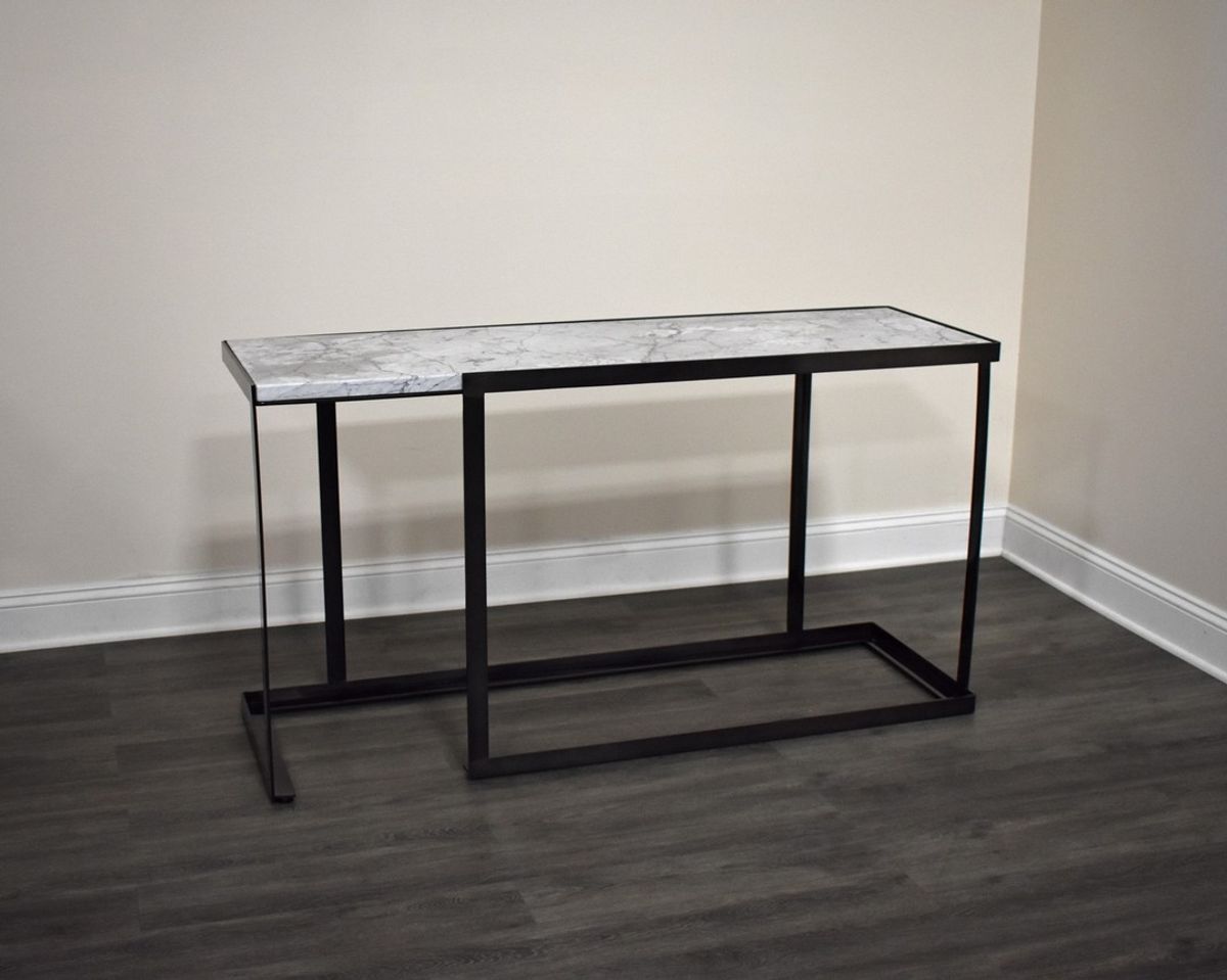 This beautiful group of tables were manufactured right here in the USA.

Finish: Brushed Smokey Translucent Black
Top: White Carrera Marble

RF-T-0100-24-20…