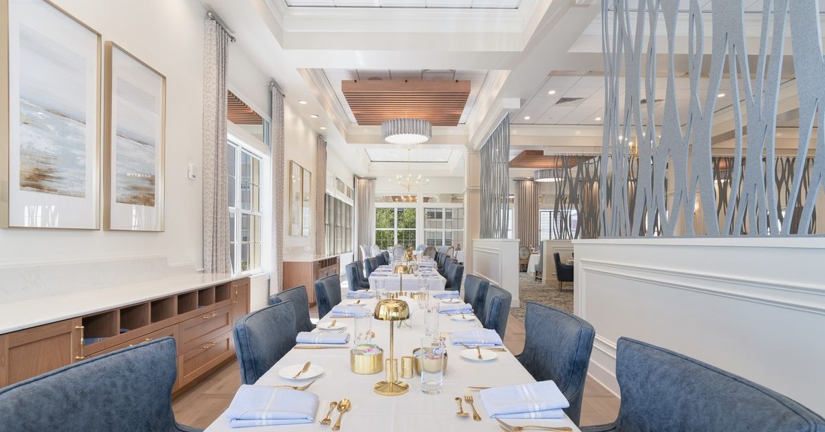 📍 Jacaranda Trace Senior Living, Sarasota, FL
Our grand chandelier and custom rippled shades bring soft elegance and a sense of home to Jacaranda Trace. Th…