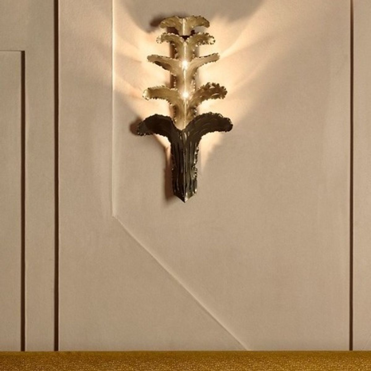 Subtle, elegant, and full of personality—our bar table lamps and sculptural sconces set the mood at Beef Bar in Tribeca, @beefbar_nyc . Each piece adds a lay…