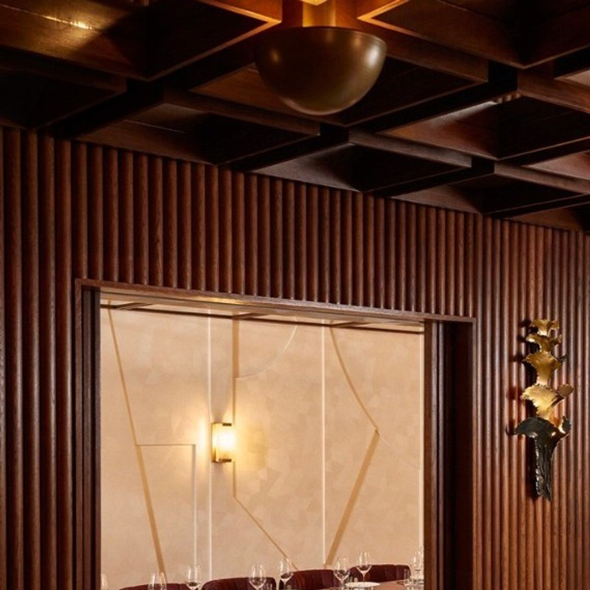 Subtle, elegant, and full of personality—our bar table lamps and sculptural sconces set the mood at Beef Bar in Tribeca, @beefbar_nyc . Each piece adds a lay…