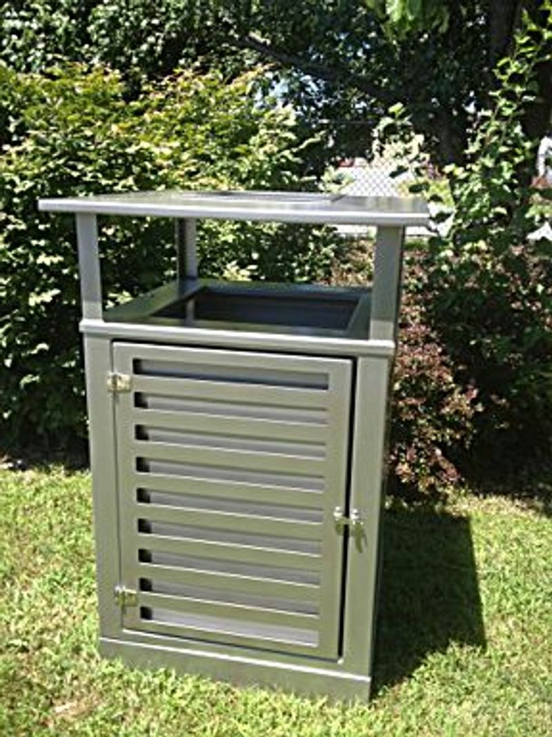 Jersey Garden Trash Receptacle