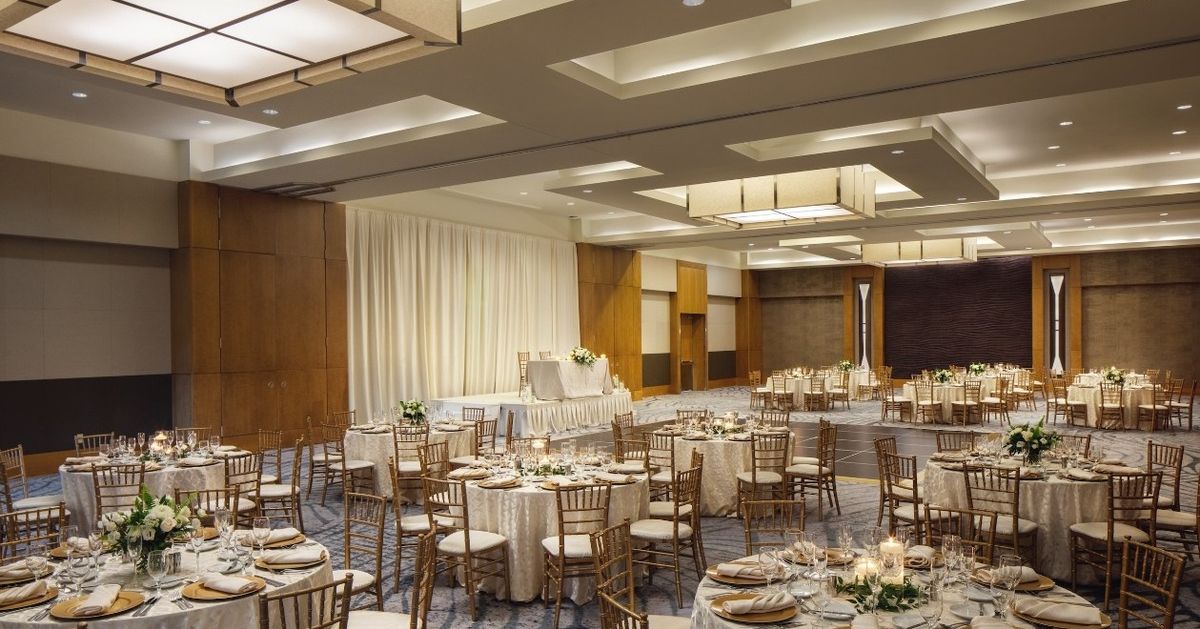 Shedding new light on luxury at the Arundel Preserve Hotel! ✨ This project featured stunning, custom-designed ceiling fixtures that perfectly complement the…