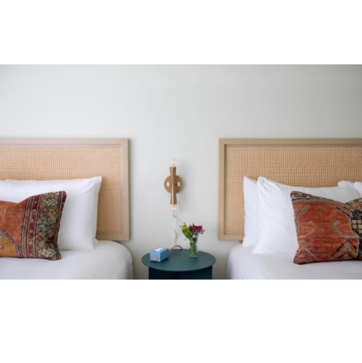 All Inclusive Cozy & Stylish Metal Furnishings and Lighting Made In The USA!
Room Sample #1
RF-G-0597 Queen Head Board
62”L x 27”H x 1.75”D
Mesa Tan Powder…