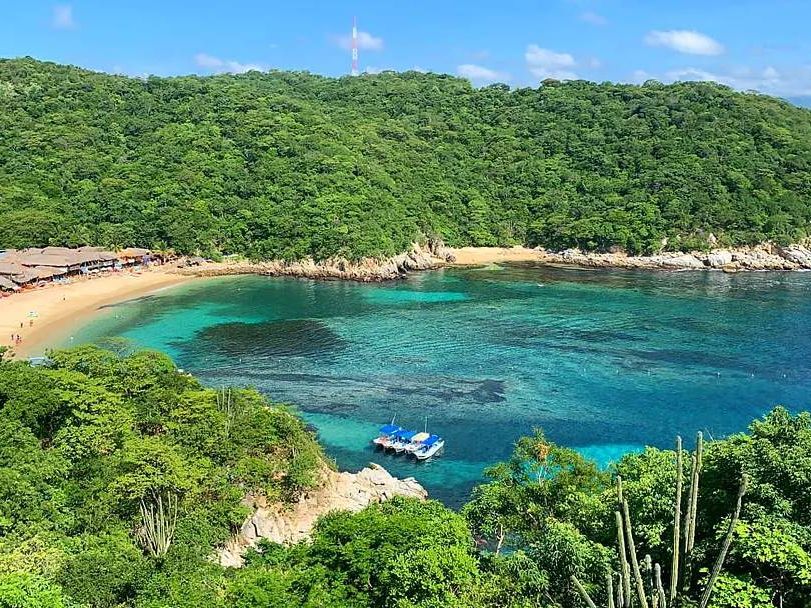 Playa La Entrega is one of Huatulco’s most loved beaches, known for calm waves and golden sand. Families and snorkelers love its shallow waters filled with colorful fish.