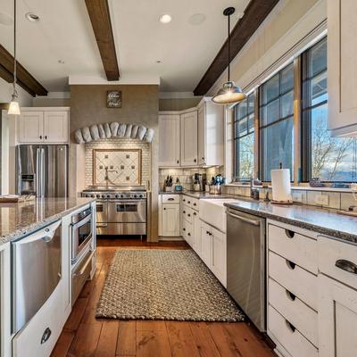 Modern kitchen in Wood Fern Lodge.