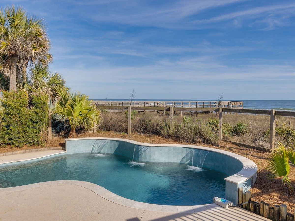 This private pool at Sea Salt overlooks the dunes and sits just steps from Folly Beach. The peaceful setting is perfect for cooling off after a sunny beach day. You’ll enjoy privacy, ocean breezes, and easy beach access.