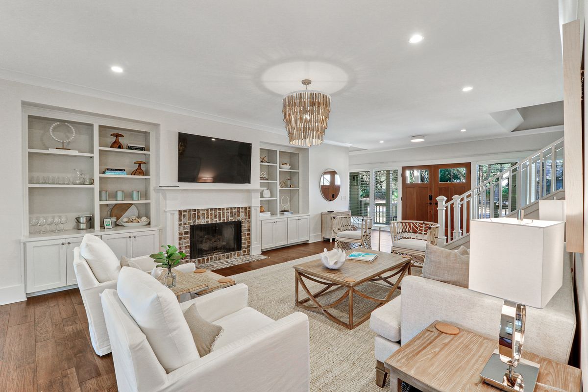 Living room in a Hilton Head Island vacation rental.