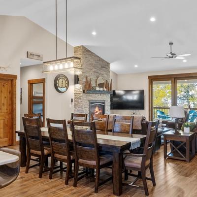 Open floor plan in Willow Creek Hideaway.