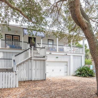 Exterior view of a Tybee Island vacation rental.