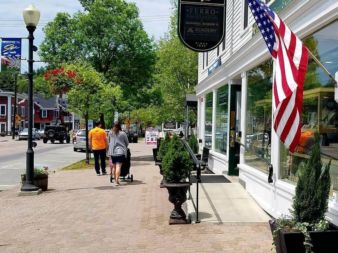 Stowe’s charming Main Street is lined with quaint shops, leafy trees, and American flags waving proudly in the breeze. Visitors stroll along the brick sidewalks, taking in the small-town charm and welcoming atmosphere of this classic New England village.