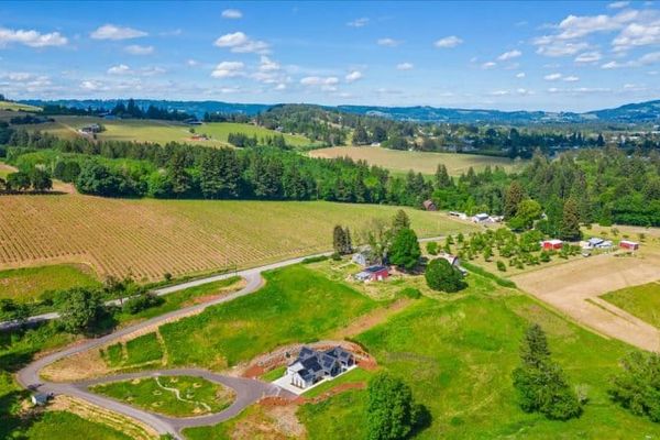 Sip, Stay, and Explore: 5 Incredible Rentals in Willamette Valley
