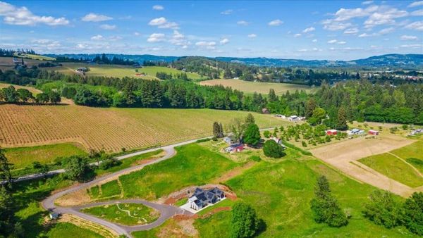Sip, Stay, and Explore: 5 Incredible Rentals in Willamette Valley