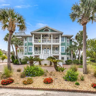 Exterior view of a Tybee Island vacation rental.