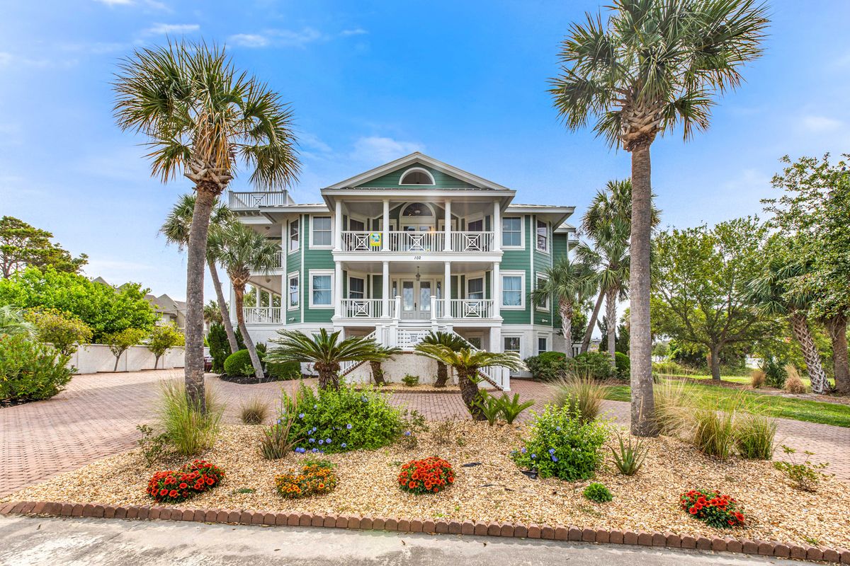 Exterior view of a Tybee Island vacation rental.