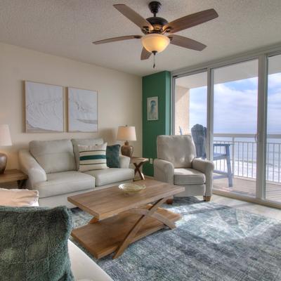 Living room with oceanfront views in Crescent Shores South - 511.