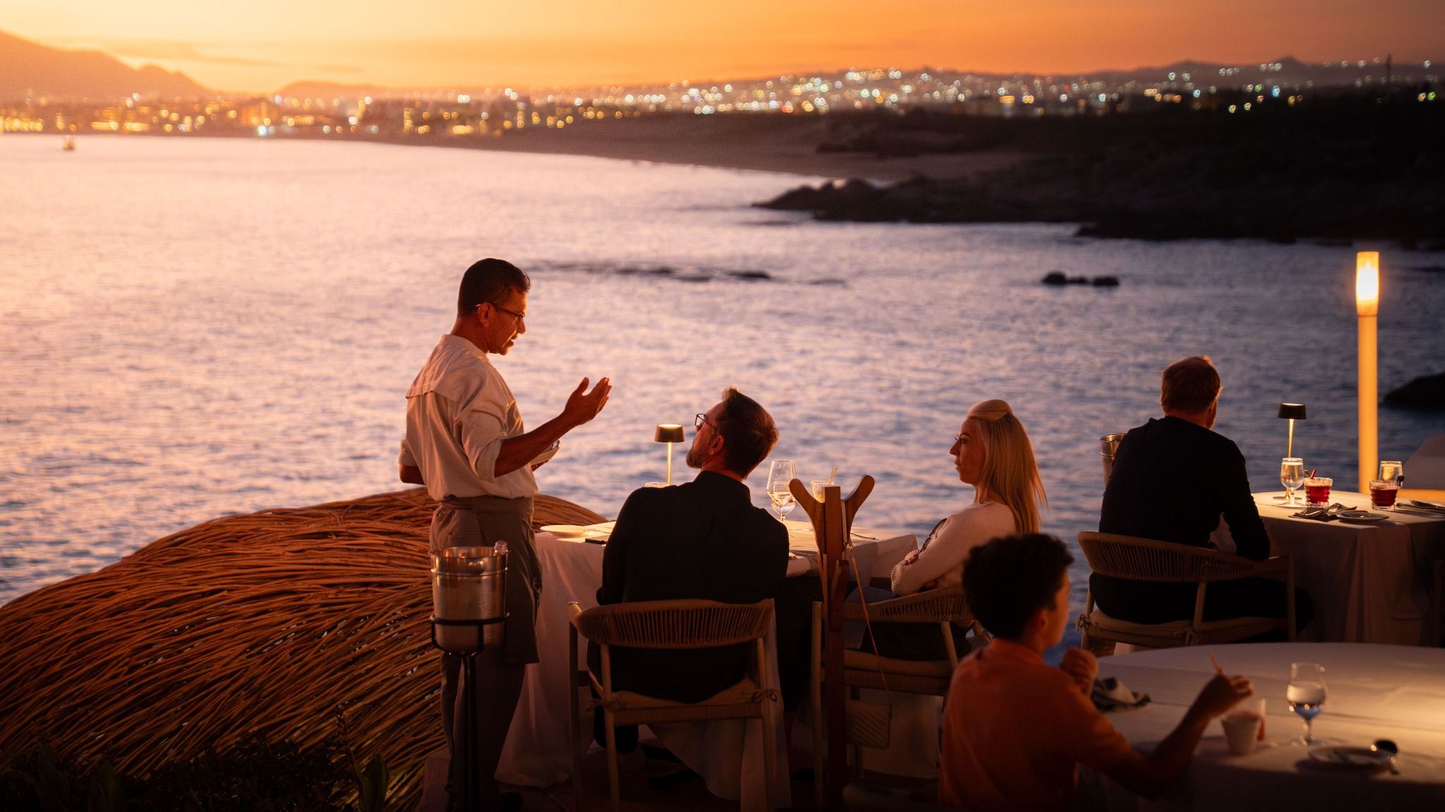 A romantic cliffside restaurant overlooking the Sea of Cortez, Sunset Monalisa offers breathtaking ocean views as the sun dips below the horizon. Guests enjoy fine dining in an elegant open-air setting with candlelit tables and world-class Mediterranean cuisine.