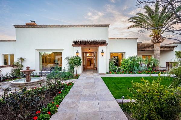 Exterior of a Scottsdale vacation rental.