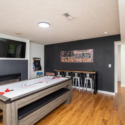 Game room in Cocoa Cabin.