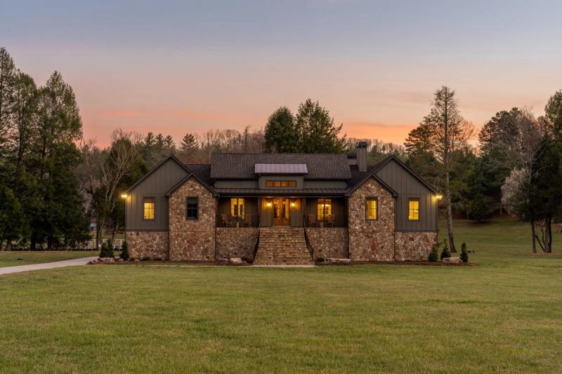 Misty Valley Retreat - Image 1
